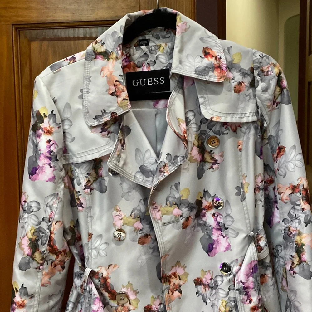 GUESS Raincoat - Picture 1 of 4
